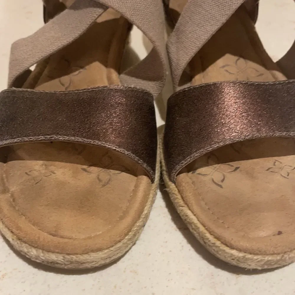 Comfortiva with Pillowtop espadrille strapped sandals SZ 8